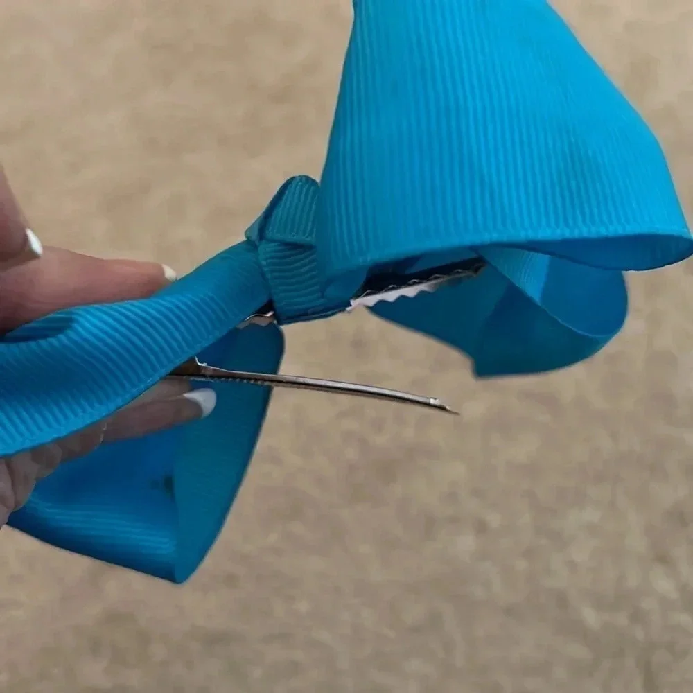 Blue ribbon clip on